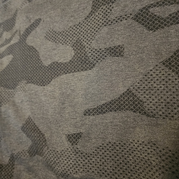 NWT MONDETTA Ladies XS Lightweight Reflective Black Grey Camouflage 1/4 Zip New - Picture 3 of 10